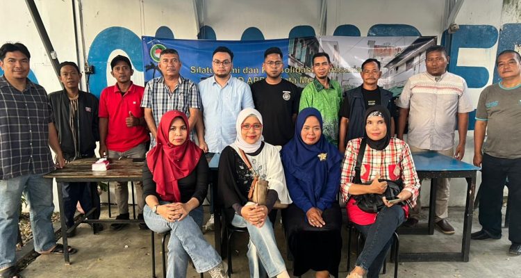 DPD APPSI Kota Medan Gelar Rapat Pengurus dan Komisariat: Perkuat Komunikasi Hadapi Fluktuasi Harga Sembako Jelang Natal dan Tahun Baru DPD APPSI Kota Medan Gelar Rapat Pengurus dan Komisariat: Perkuat Komunikasi Hadapi Fluktuasi Harga Sembako Jelang Natal dan Tahun Baru